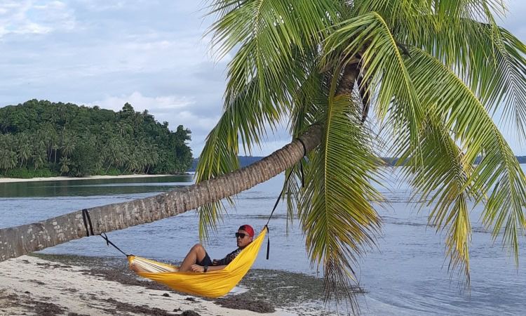 Aktivitas Seru Pasir Timbul Pulau Siburu