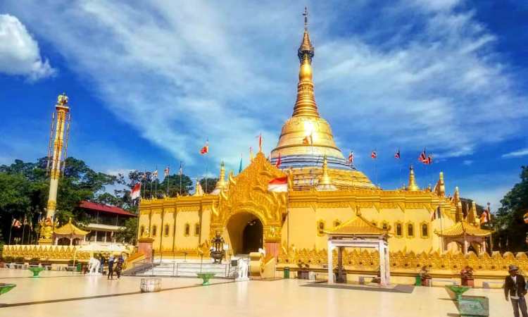 Taman Alam Lumbini, Replika Pagoda Shwedagon di Berastagi Karo