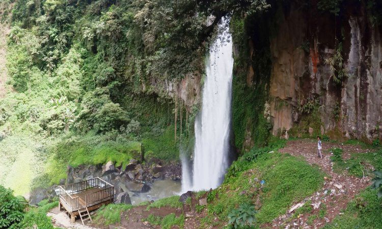 Aktivitas Air Terjun Sikulikap Karo