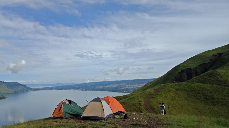 Aktivitas Bukit Holbung Samosir