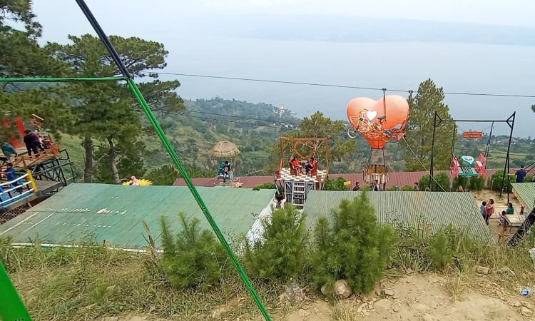 Aktivitas Bukit Simarjarunjung Simalungun