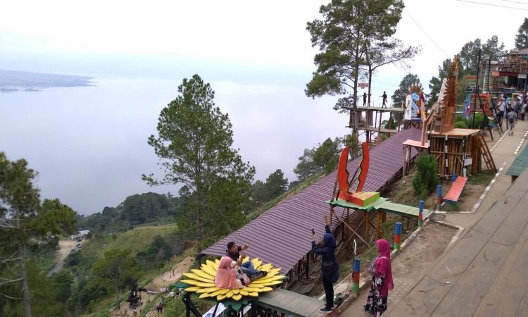 Aktivitas Seru Bukit Simarjarunjung Simalungun