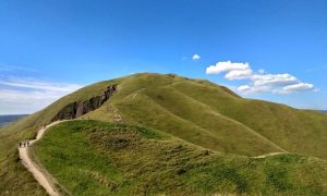 Bukit Holbung, Spot Terbaik Menikmati Panorama Sunset di Samosir
