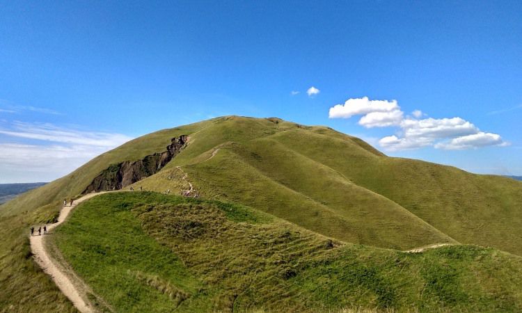 Bukit Holbung, Spot Terbaik Menikmati Panorama Sunset di Samosir