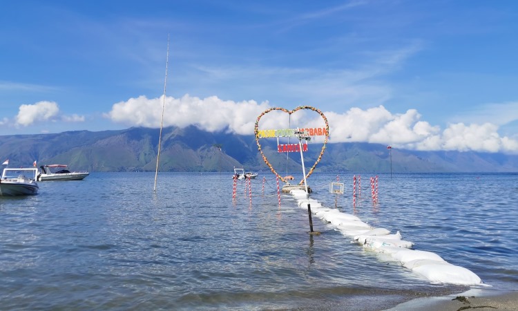 Daya Tarik Pantai Pasir Putih Parbaba Samosir
