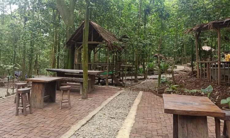 Fasilitas Air Terjun Sikulikap Karo