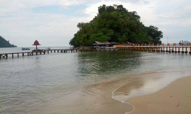 Pantai Carocok, Menikmati Pesona Keindahan Laut di Pesisir Selatan