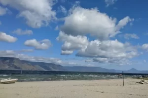 Pantai Pasir Putih Parbaba Samosir