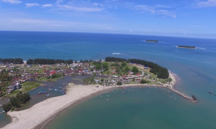 Pantai Tiku, Menikmati Panorama Laguna Alami Tiku di Agam