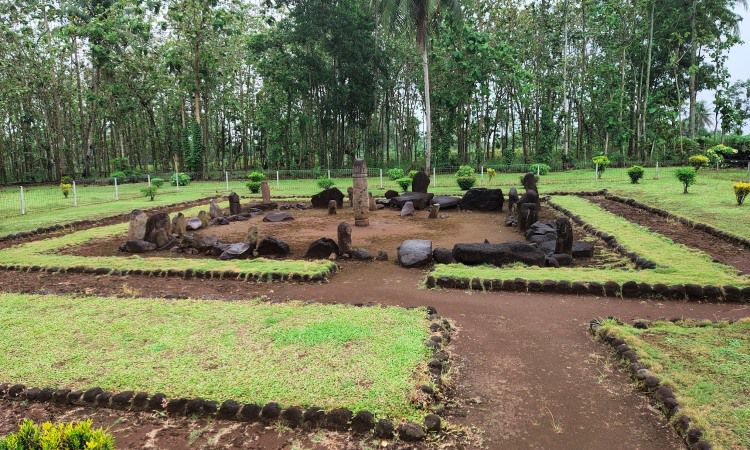 Taman Purbakala Pugung Raharjo