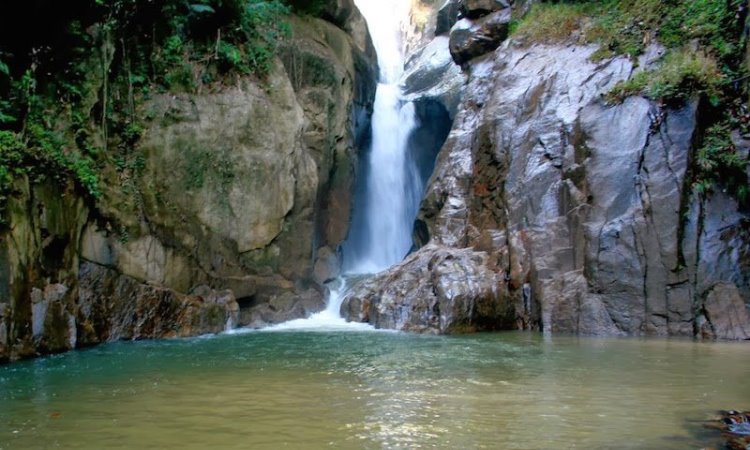 Air Terjun Batu Dinding