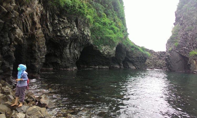 Aktivitas Gua Sarang Sabang