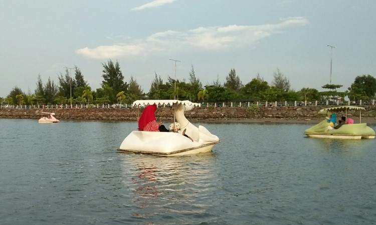 Aktivitas Pantai Ulee Lheue Aceh