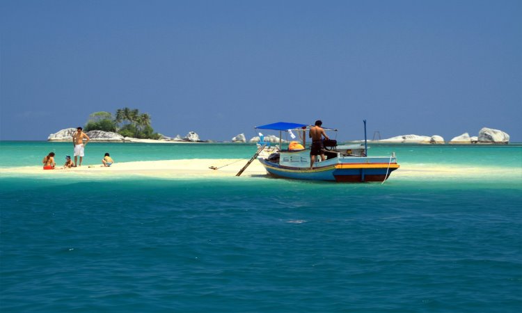 Aktivitas Pulau Pasir Belitung