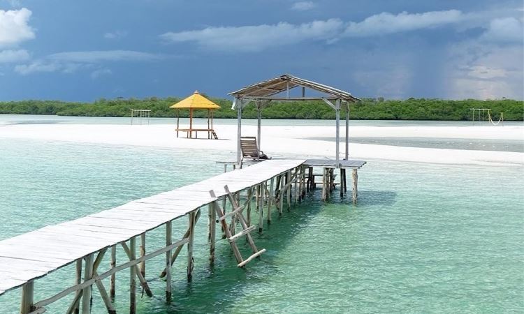 Alamat Pulau Pasir Belitung