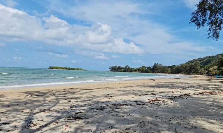 Daya Tarik Pantai Burung Mandi Belitung