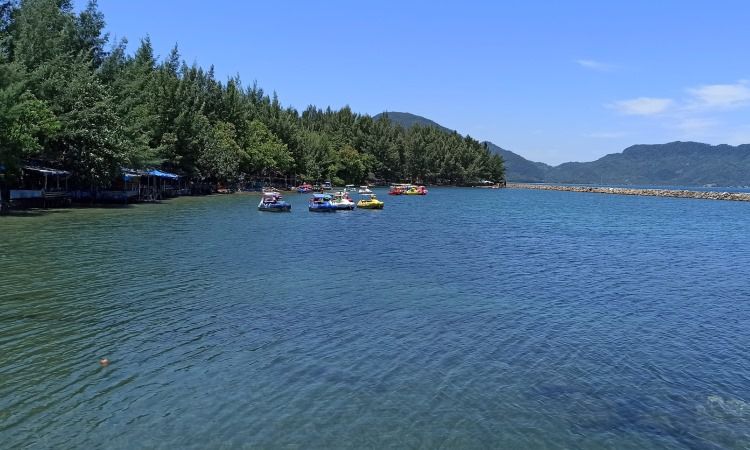 Daya Tarik Pantai Ulee Lheue Aceh