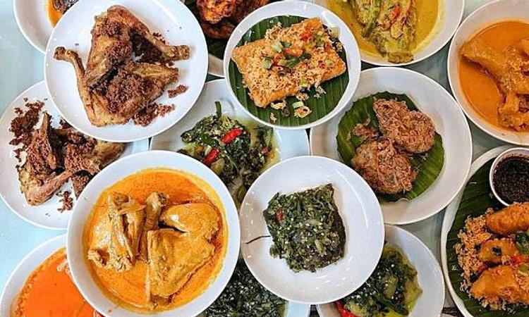 15 Makanan Khas Minang yang Unik dan Terkenal Lezat
