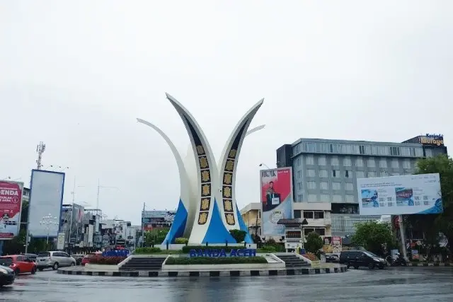 Aktivitas Menarik Dilakukan di Tugu Simpang Lima