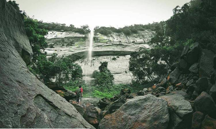 Aktivitas Seru Air Terjun Batang Kapas