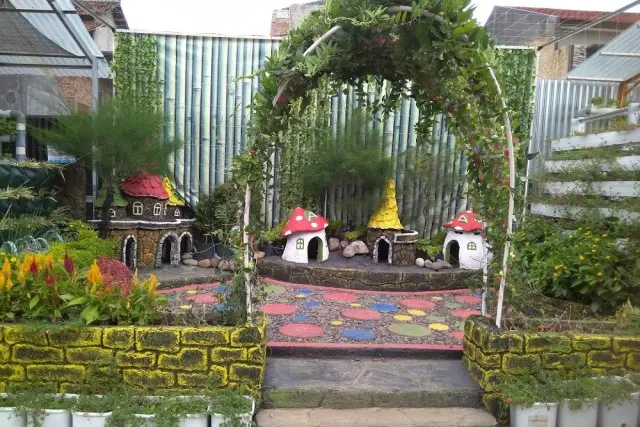 Alamat dan Harga Tiket di Rumah Strawberry & Taman Kelinci