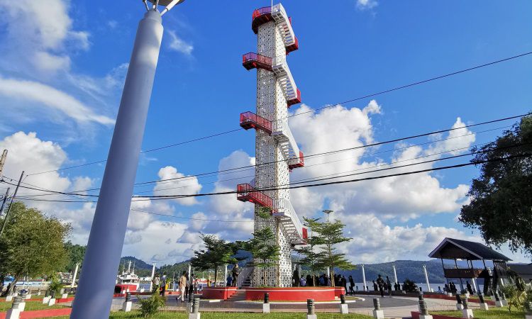 Daya Tarik Menara Merah Putih