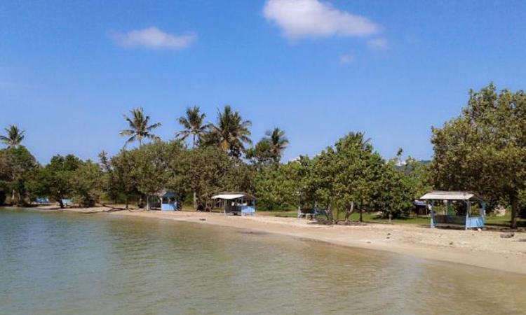 Daya Tarik Pantai Queen Artha Pesawaran