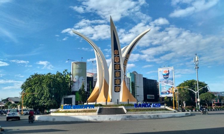 Daya Tarik Tugu Simpang Lima Aceh
