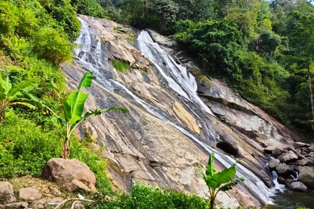 Daya Tarik di Air Terjun Bayang Sani