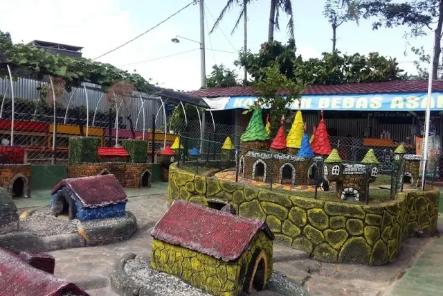 Daya Tarik di Rumah Strawberry & Taman Kelinci