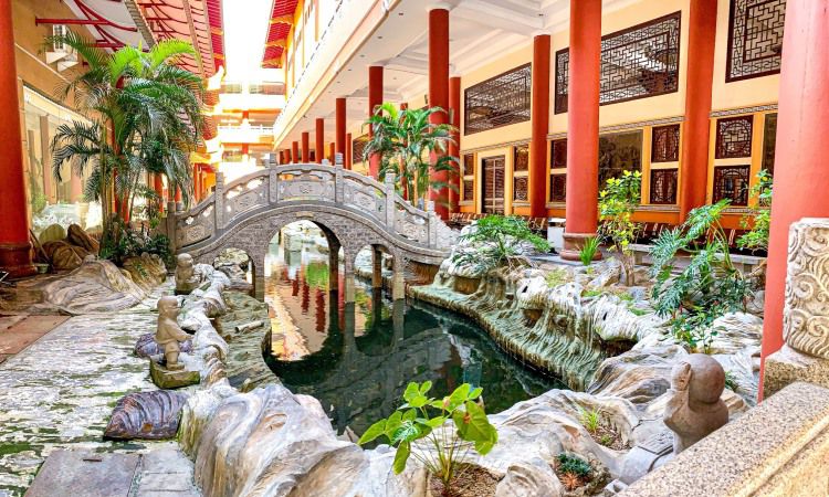 Daya Tarik Lain Maha Vihara Maitreya