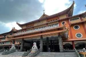 Daya Tarik Maha Vihara Maitreya
