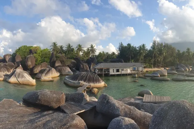 Alif Stone Park, Pesona Alam yang Indah dari Bebatuan Prasejarah di Laut Natuna
