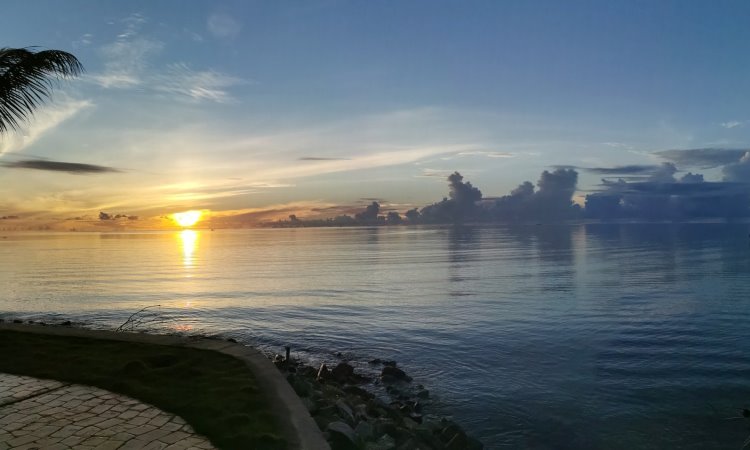 Daya Tarik Pantai Piwang Natuna