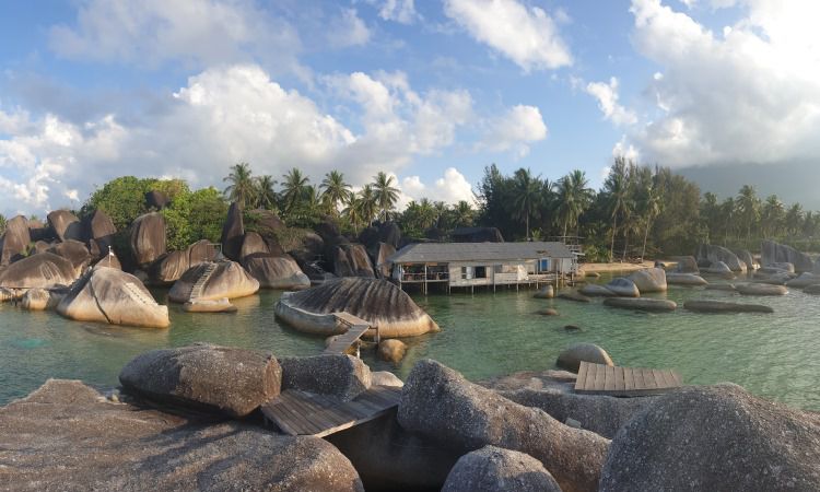 Fasilitas Alif Stone Park Natuna