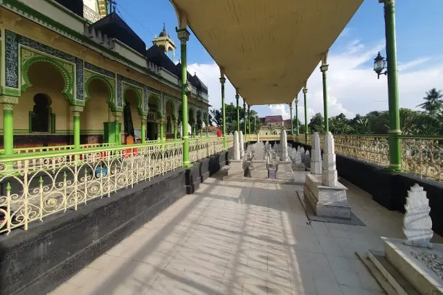 Fasilitas Masjid Azizi