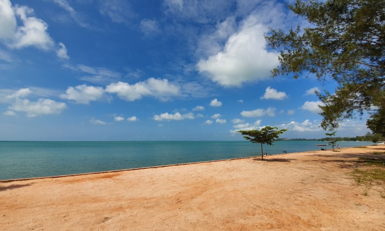 Aktivitas Pantai Melayu Barelang Batam