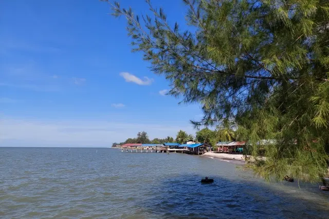 Daya Tarik Pantai Cermin