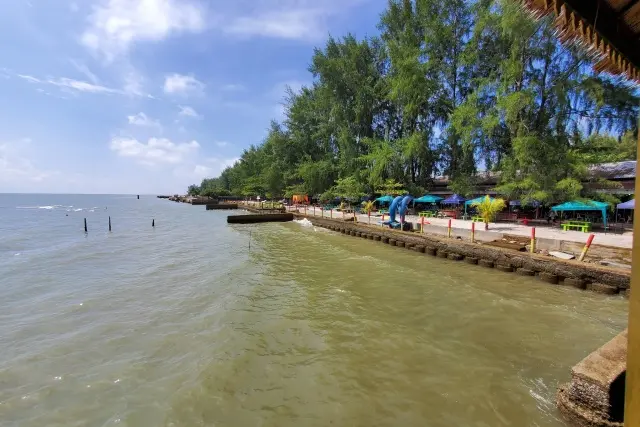 Fasilitas Pantai Cermin