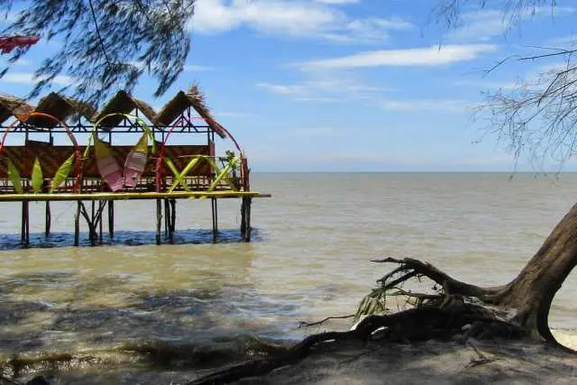 Fasilitas Pantai Putra Deli