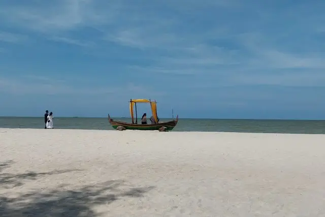 Kegiatan Seru Pantai Romantis