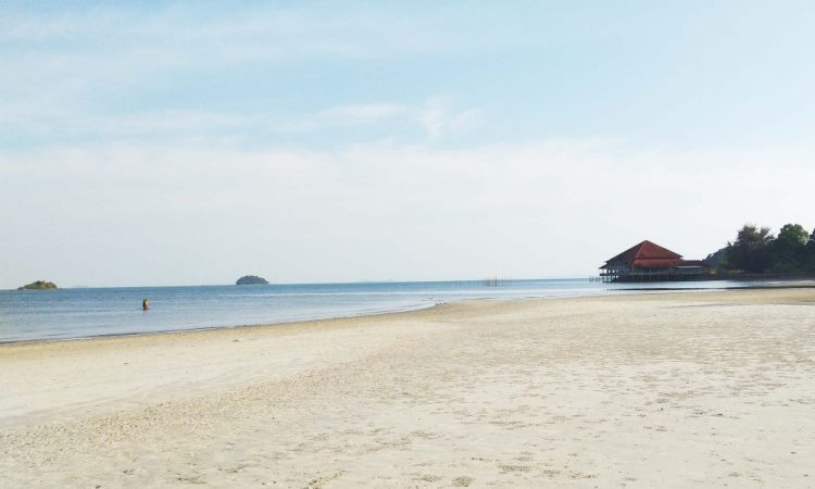 Pantai Elyora, Pantai Cantik dengan Hamparan Pasir Putih Memukau di Batam