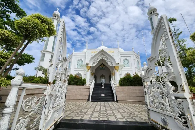 Alamat Masjid Al Hakim
