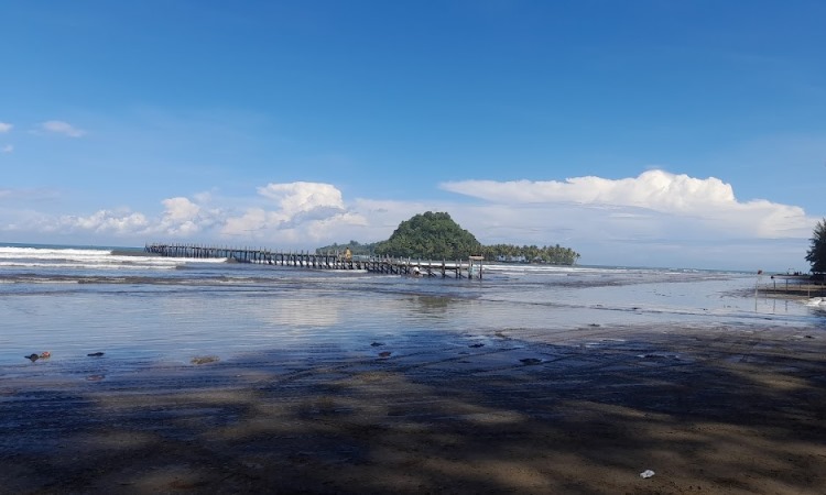 Alamat Pantai Air Manis