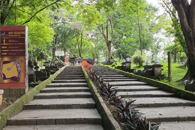 Daya Tarik Bukit Siguntang