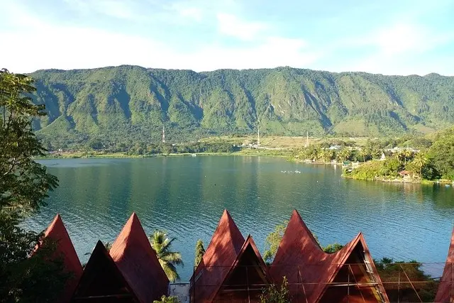 Fasilitas Danau Toba