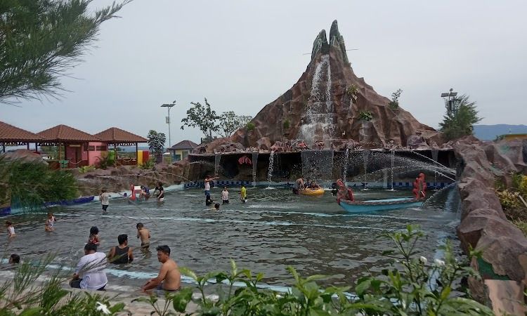 Kegiatan Labersa Toba Fantasi Waterpark