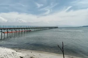 Pantai Pasir Putih Parparean, Destinasi Wisata Bahari Favorit di Toba