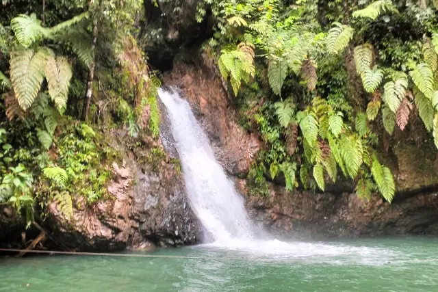 Air Terjun Batu Dinding, Pesona Alam Tersembunyi di Kampar
