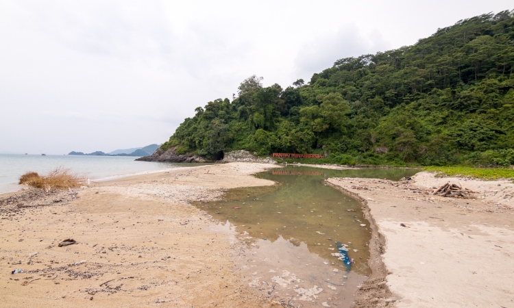 Daya Tarik Dimiliki Pantai Minang Rua